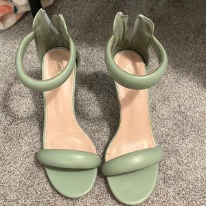 NEW YORK & CO SAGE GREEN HEELS